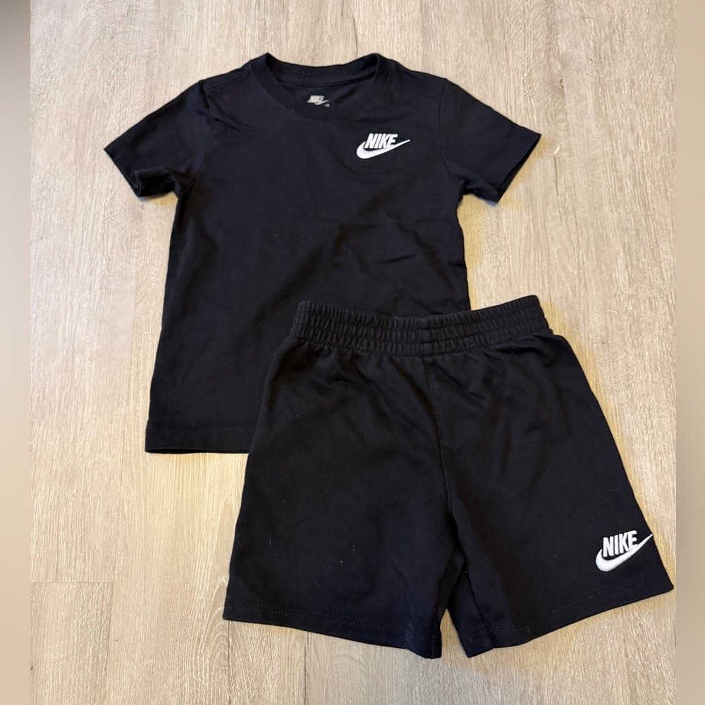 Nike Tee And Shorts Set Sz 5T